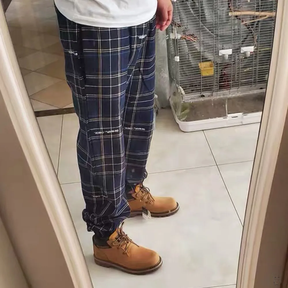 ♻️💯Refer to the model picture for the upper body❤️ The top tested version OFF-WHITE OW blue plaid trousers for men and women, the same style pure cotton loose sweatpants for male and female couples. 380g heavy-woven woven pure cotton fabric, printed on cloth, the logo of the finished product appears randomly, each piece is different, the warp and weft lines are obvious, and the LOGO is clear. Size xs-L Color: Black Size chart (The waistline is elastic and can be enlarged) P:360